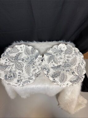 C & F Quilted Floral Scallop-Edge Round Placemats in Light Gray set of 8